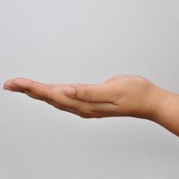 حكة اليد تجلب المال هل تصدقون هذه الخرافة إليكم هذه القصة