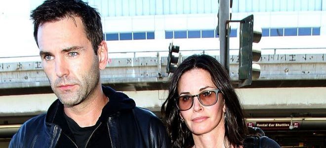 Әйел сүйкімділігін жүктеуге арналған порно видеолар Жаттығу залында сүйкімді аққұбамен секс