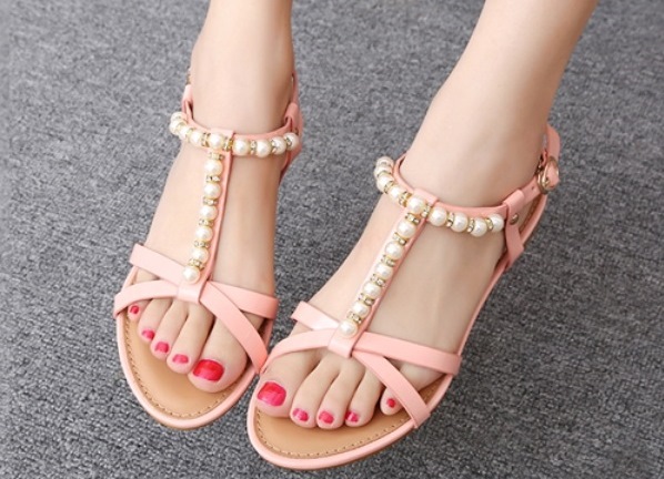 Which sandals are in fashion in the summer of 2016, or color and finish mat...
