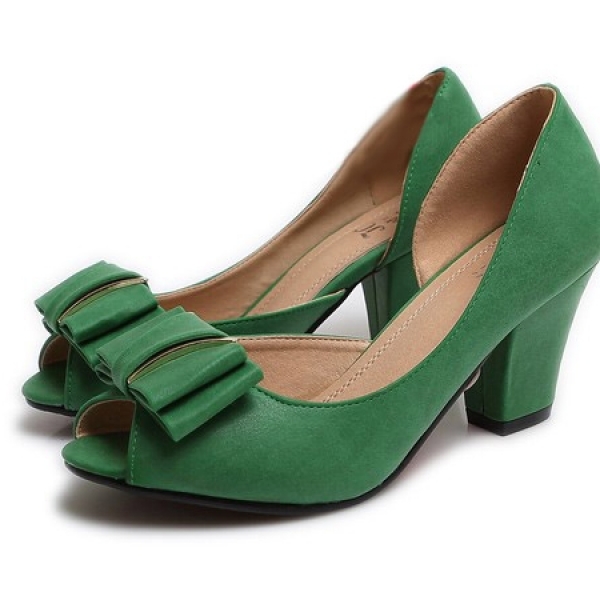 Зеленые замшевые женские. Туфли Бонита изумрудный. Туфли Carlabei зеленые. Туфли Tangolera Изумрудные. Loewe Spring 2023 туфли.