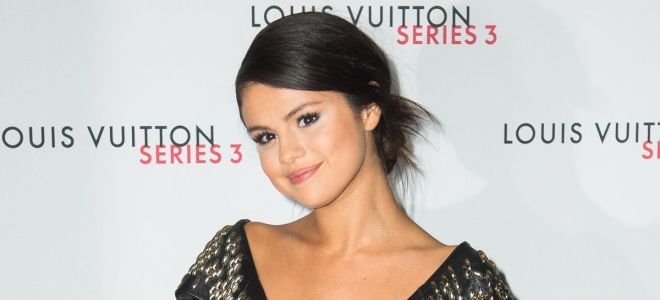 Selena Gomez wystąpiła w koszulce z True Damage Qiyaną od Louis Vuitton 